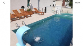 Apartamento com Piscina